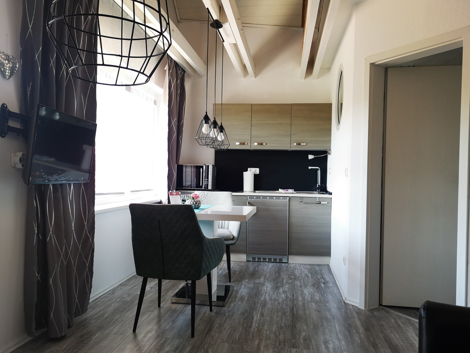 App.%20mit%20Laminat%20%289%29